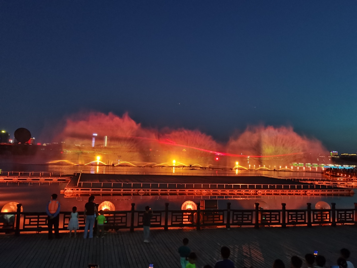 银川阅海水上公园灯光秀