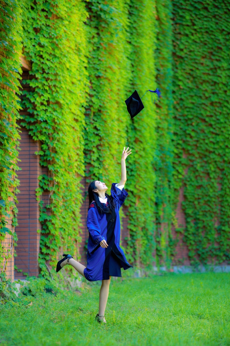 2021研究生毕业季为学为师求实求新摄影本人地点首都师范大学