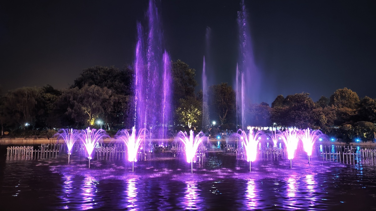 梦幻 喷泉 灯光