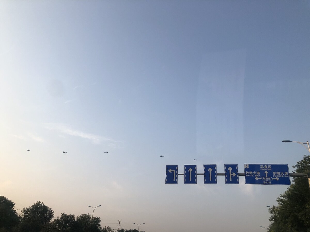 直升机编队巡航
