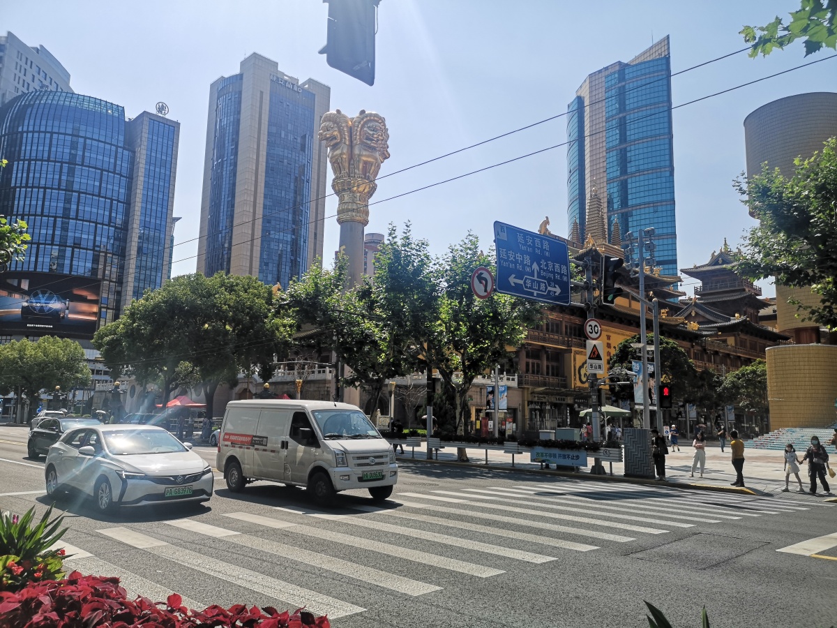 上海静安寺站随拍