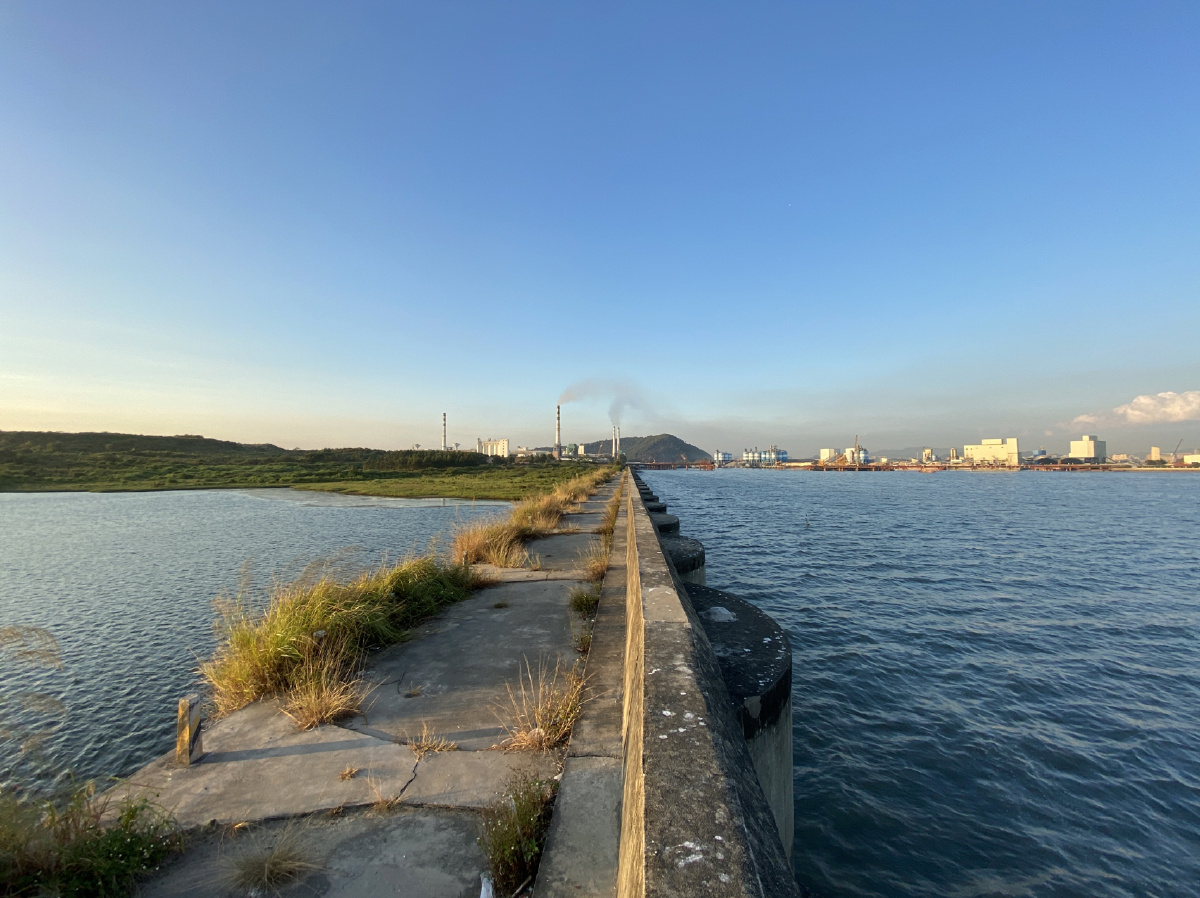 虎门有一个真正的海边在虎门其实也可以看到海边,就在沙角电厂这边