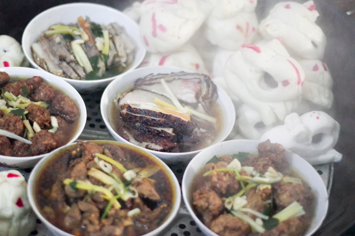 忙活,今年终于插手了哈哈哈~虾是我做的,以后还想给家人做更多的菜!