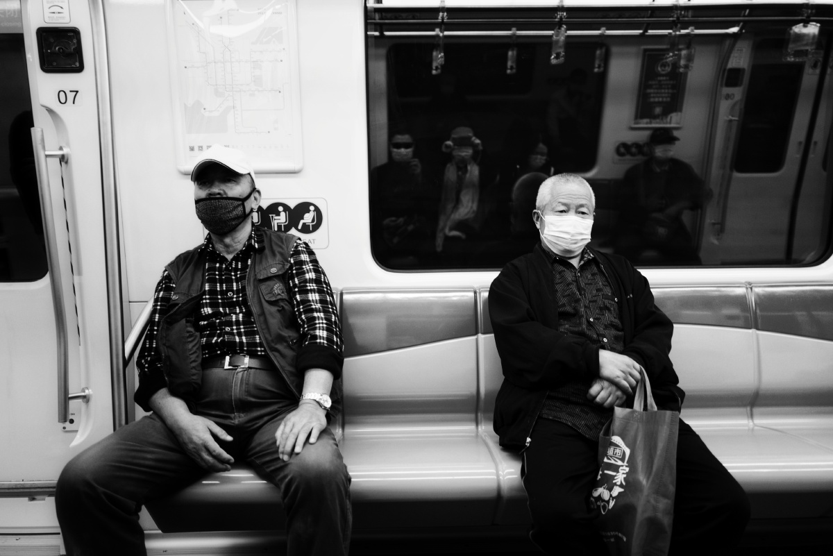 影子有点意思绝不停止记录的2019纪实地铁乘客口罩交通工具场景人文