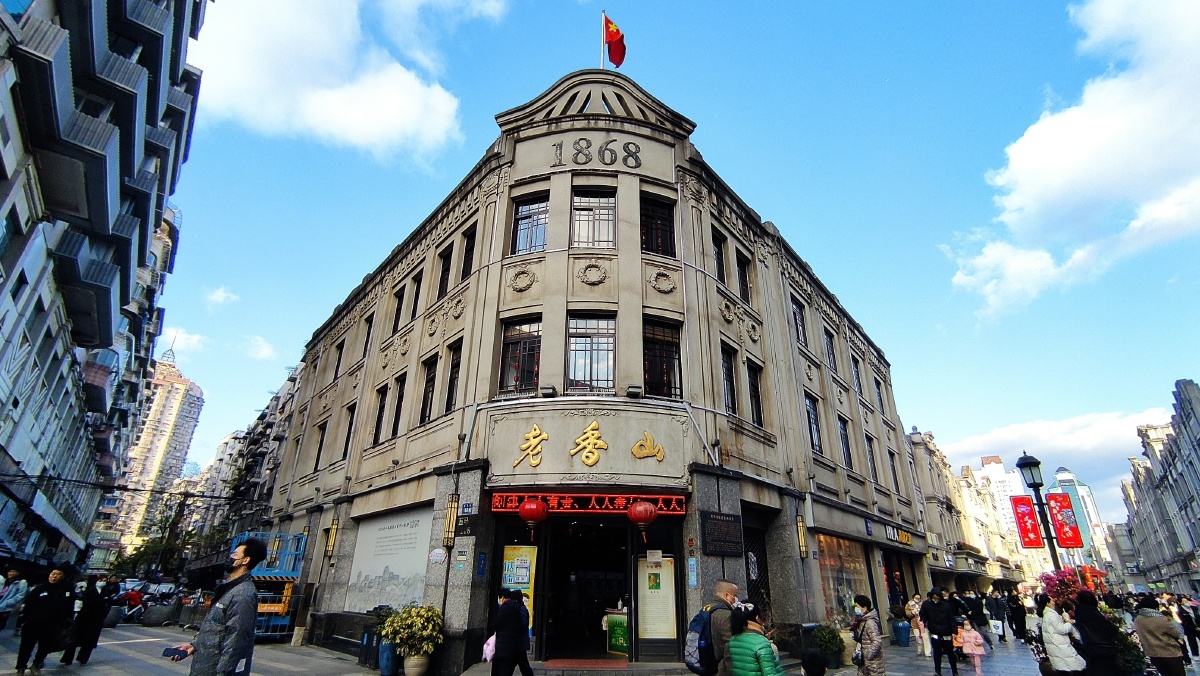 五马街(温州第一街) 五马街古称五马坊,因东晋王羲之任永嘉郡守"出乘