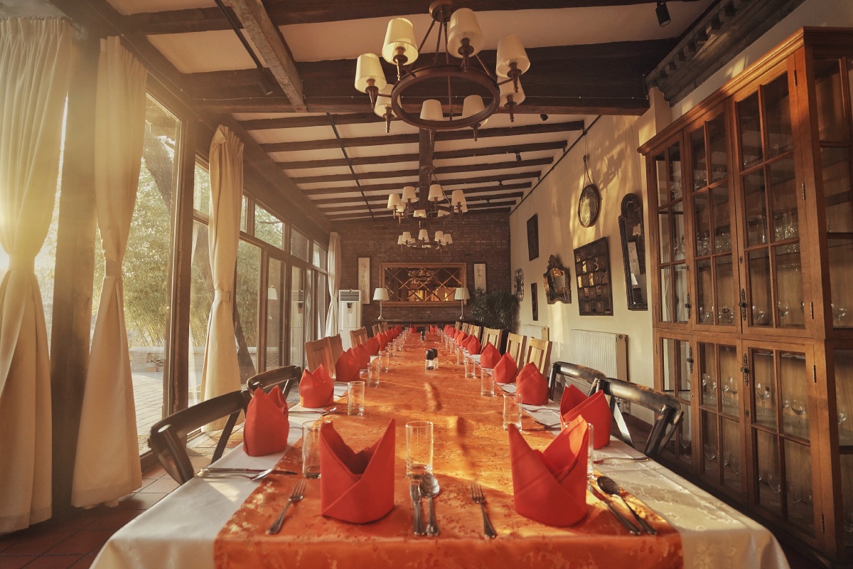 美式复古建筑果园西餐厅