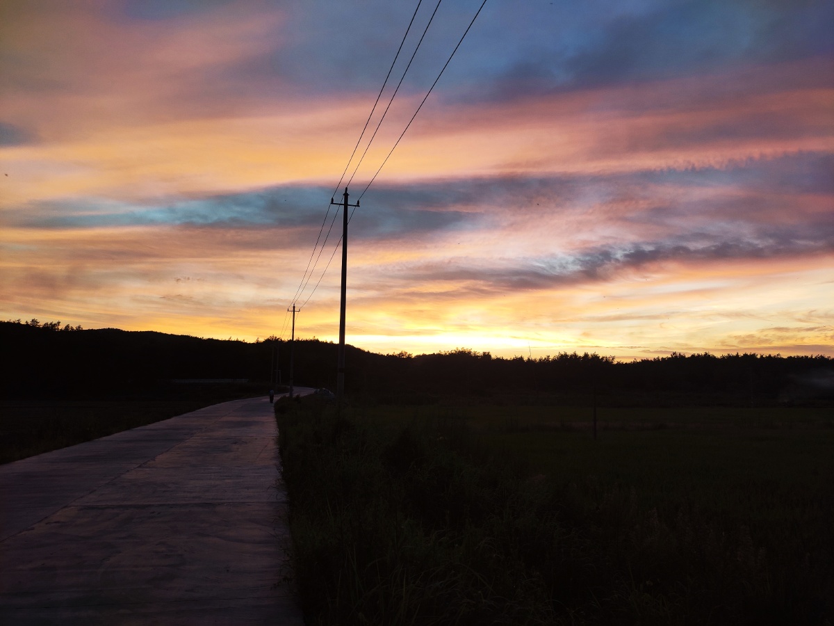 天空晚霞傍晚田野农村性感火烧云