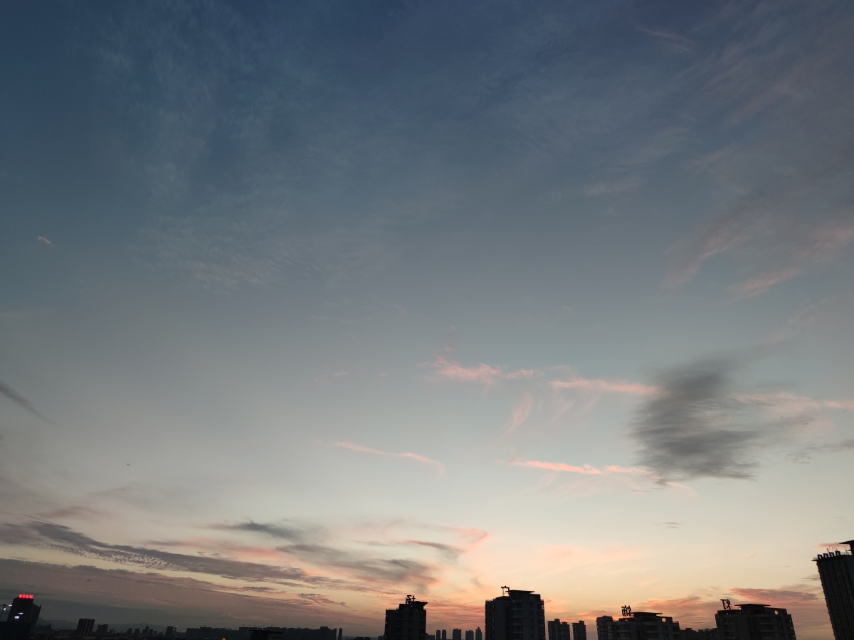 雨后傍晚的天空好美