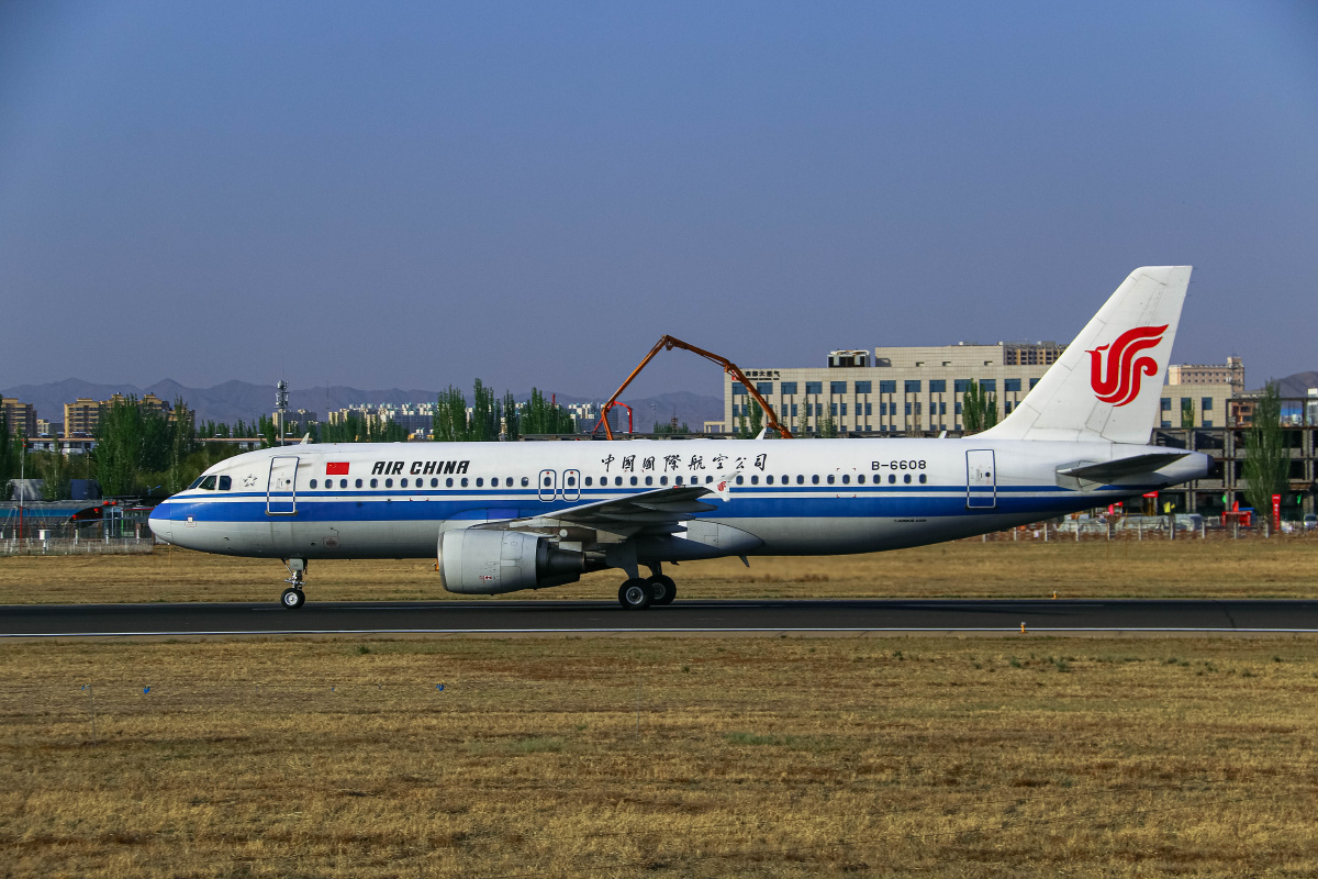 中国国际航空空客a320-200,b-6608 bav降落滑行 - missile-df - 图虫