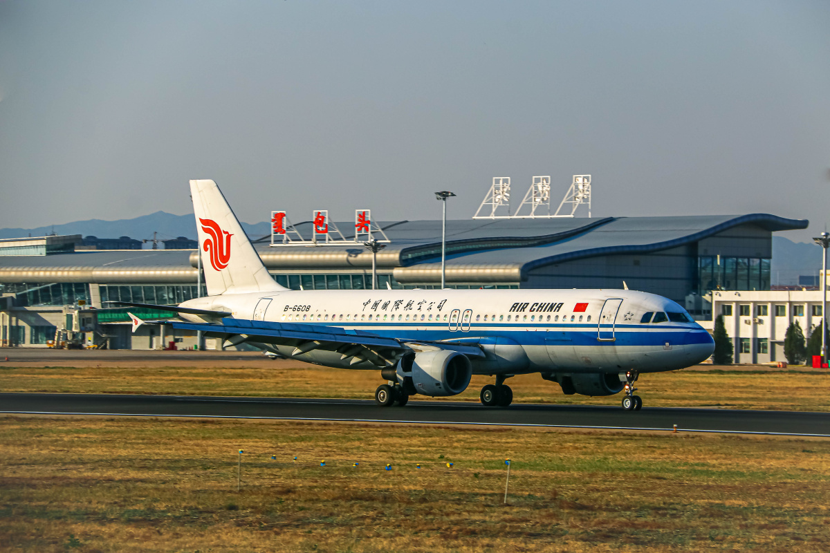 中国国际航空空客a320-200,b-6608 bav降落滑行 - missile-df - 图虫