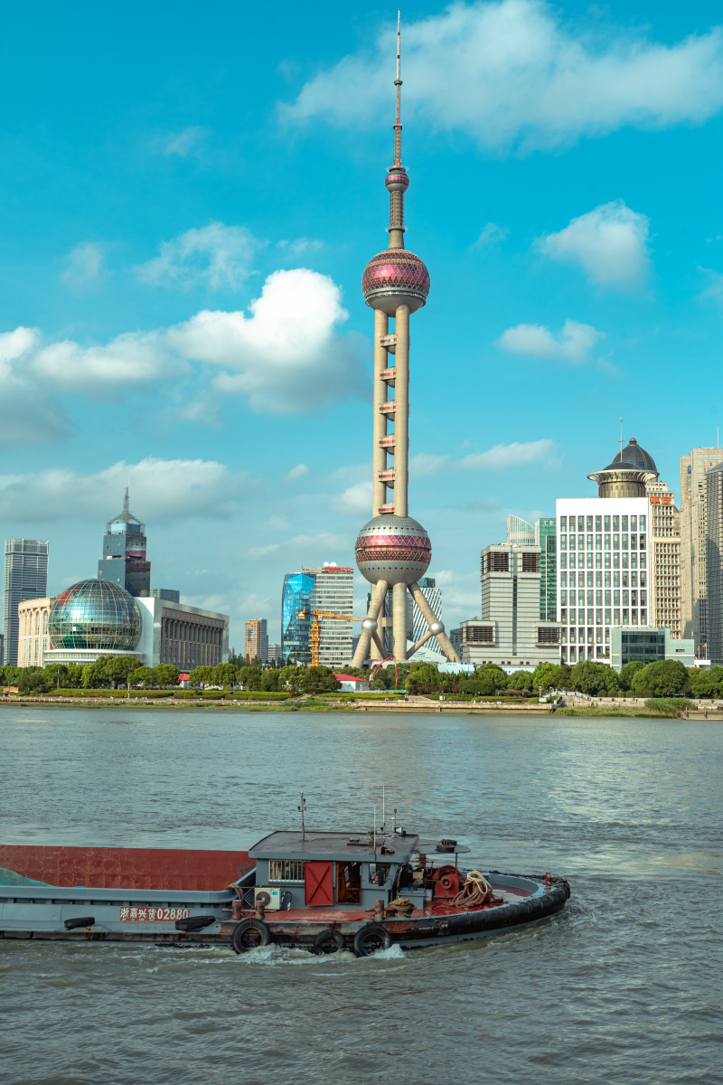 黄浦江畔东方明珠