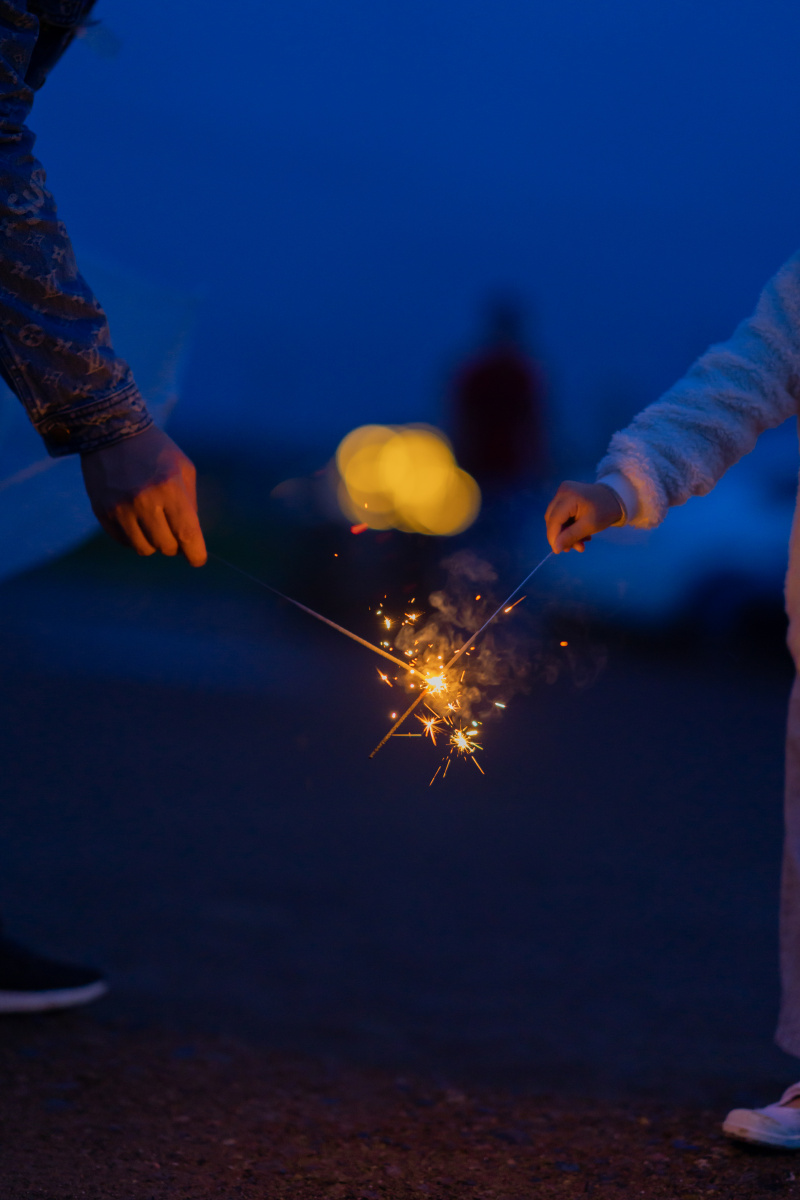 烟花绽放的瞬间是整个夜晚的浪漫