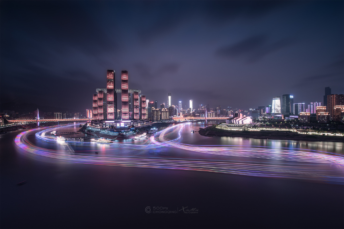 霓虹绘两江两江交汇朝天门