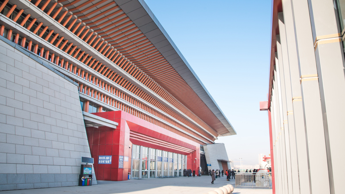 京沈全线贯通当日平淡无奇的承德南站