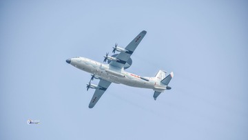 608113