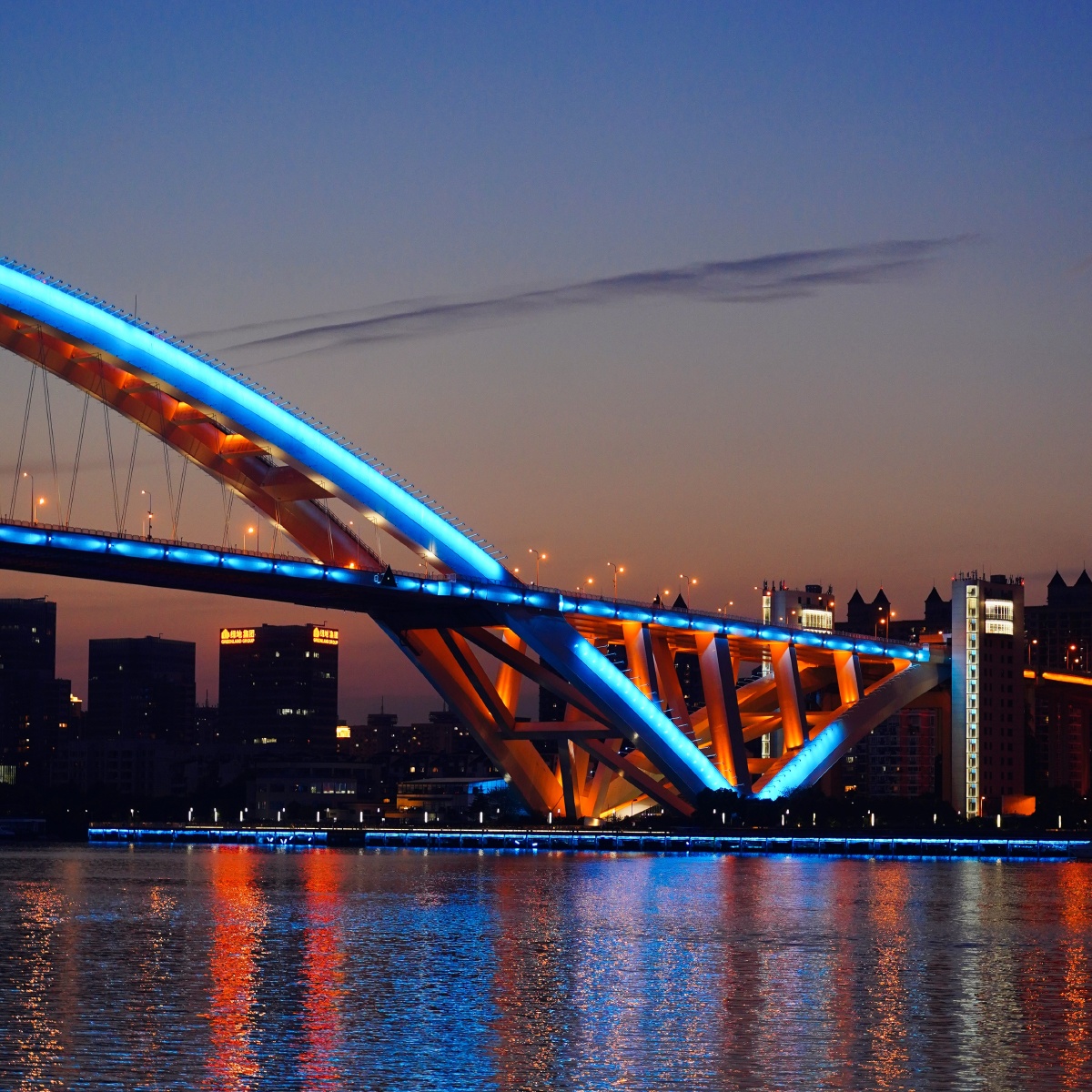 从傍晚走到黑夜上海世博滨江