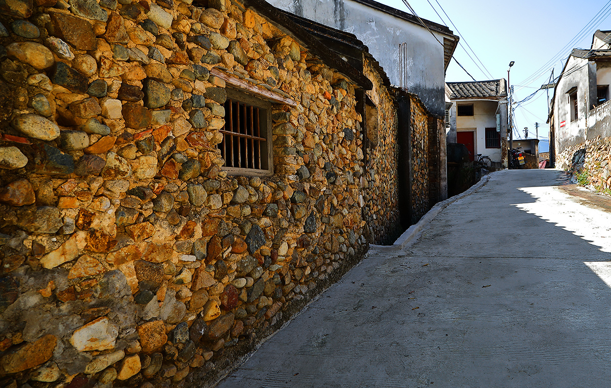 到赤凤安溪村一游感受古村落的宁静依山而建的安溪村建于明嘉靖年间