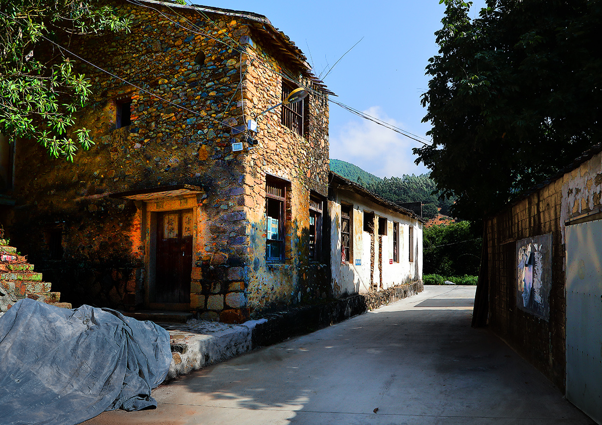 到赤凤安溪村一游感受古村落的宁静依山而建的安溪村建于明嘉靖年间