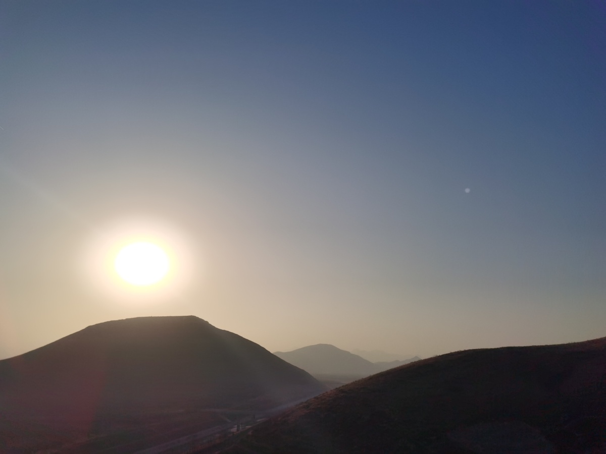 在山上看太阳77