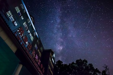 旅馆 银河与流星1440.jpg