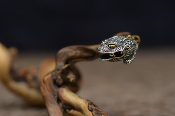 885759