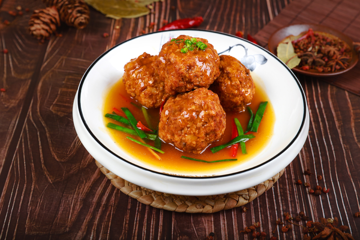 红烧狮子头经典湘味美食摄影