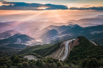 日出东岭