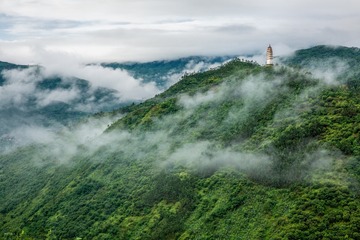 青山依旧