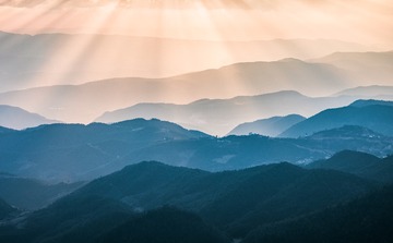 层峦竞秀