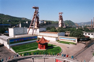 30562