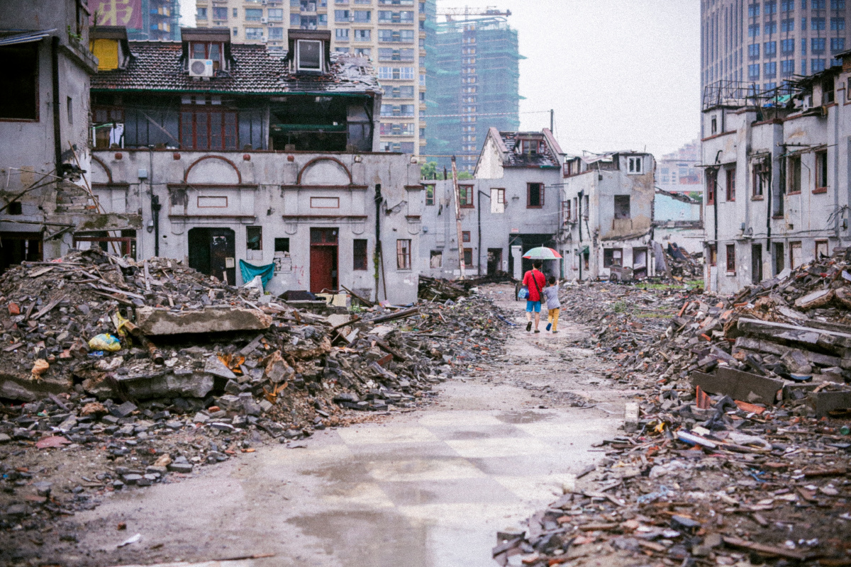 基地对面,一排新楼已经拔地而起