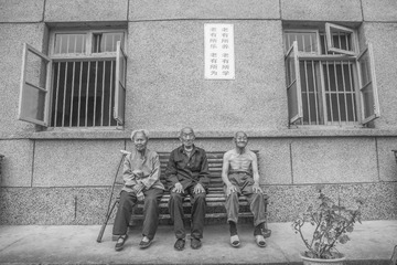 图说对于实在是找不到家人的三无人员，救助站都会转送到养老院等相关机构，来保证他们的今后饮食起居。