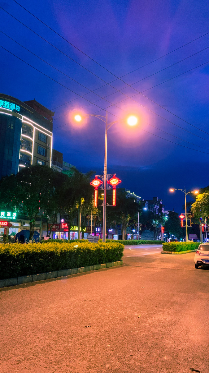 华灯初上的夜空与街道竟然这么美光影浮现于眼前