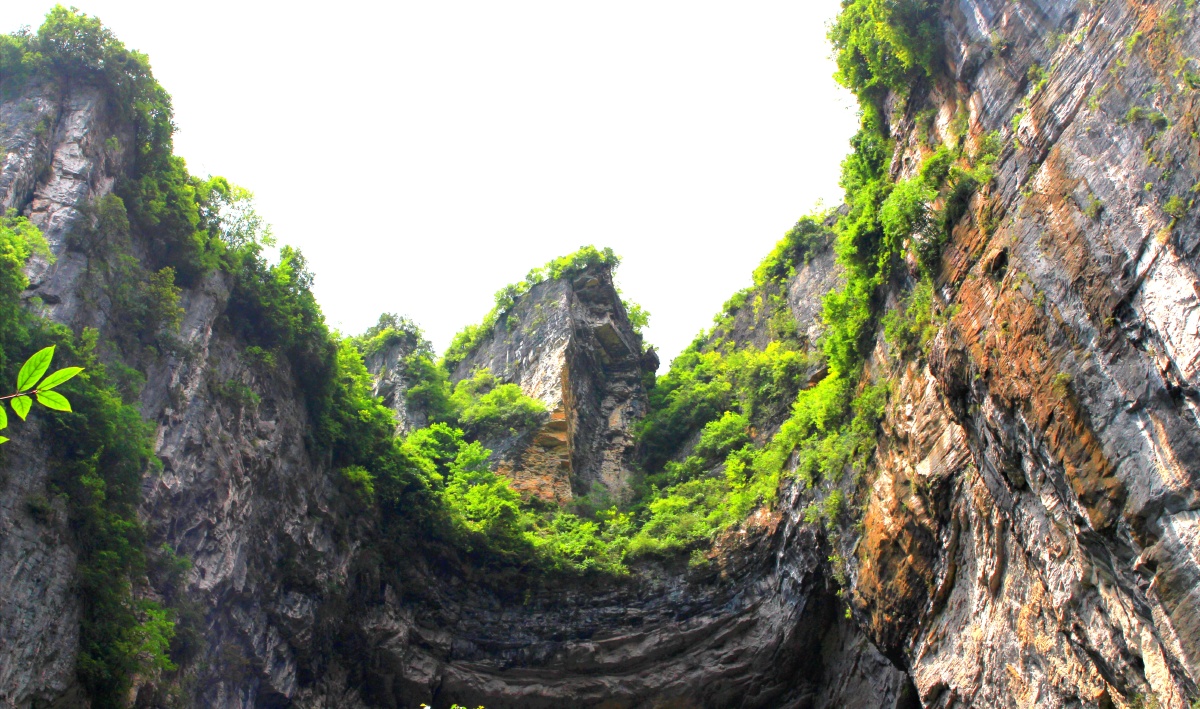 武隆仙女山天生三桥风景区用两个字形容壮观