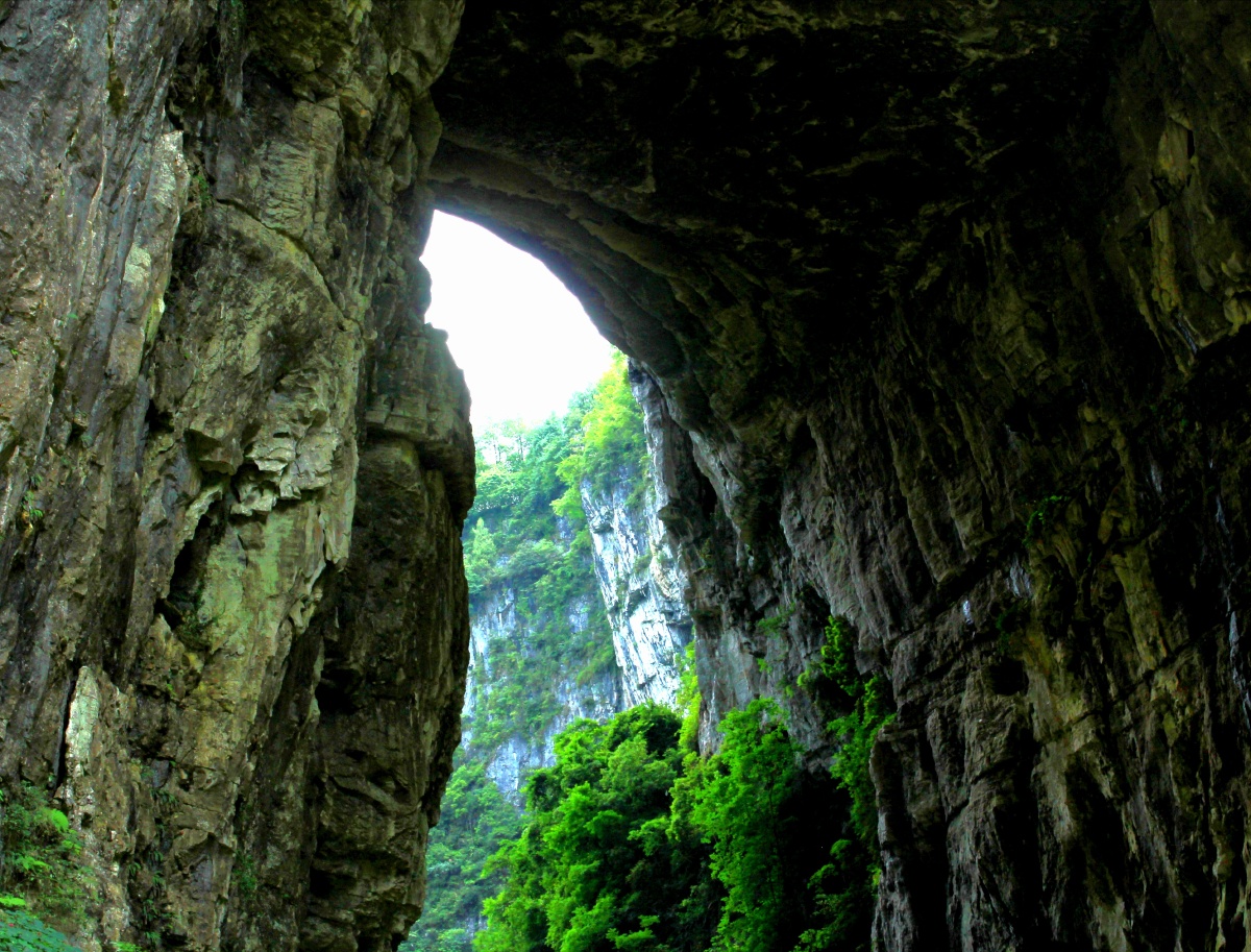 武隆仙女山天生三桥风景区用两个字形容壮观
