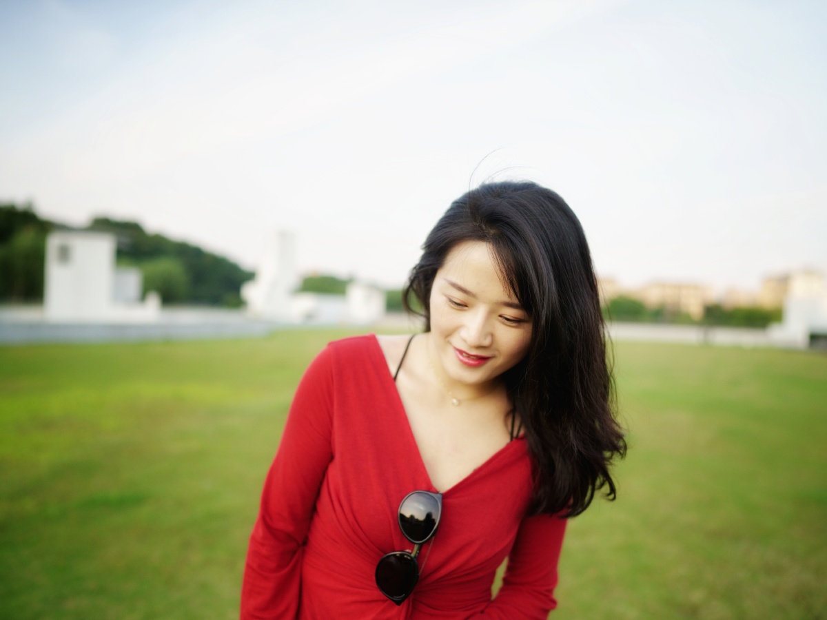 杭州盛夏傍晚红衣小姐姐模特misschen拍摄查理鱼charliefish相机索尼