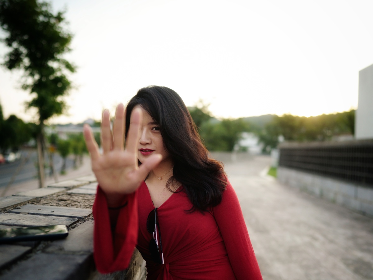 杭州盛夏傍晚红衣小姐姐模特misschen拍摄查理鱼charliefish相机索尼