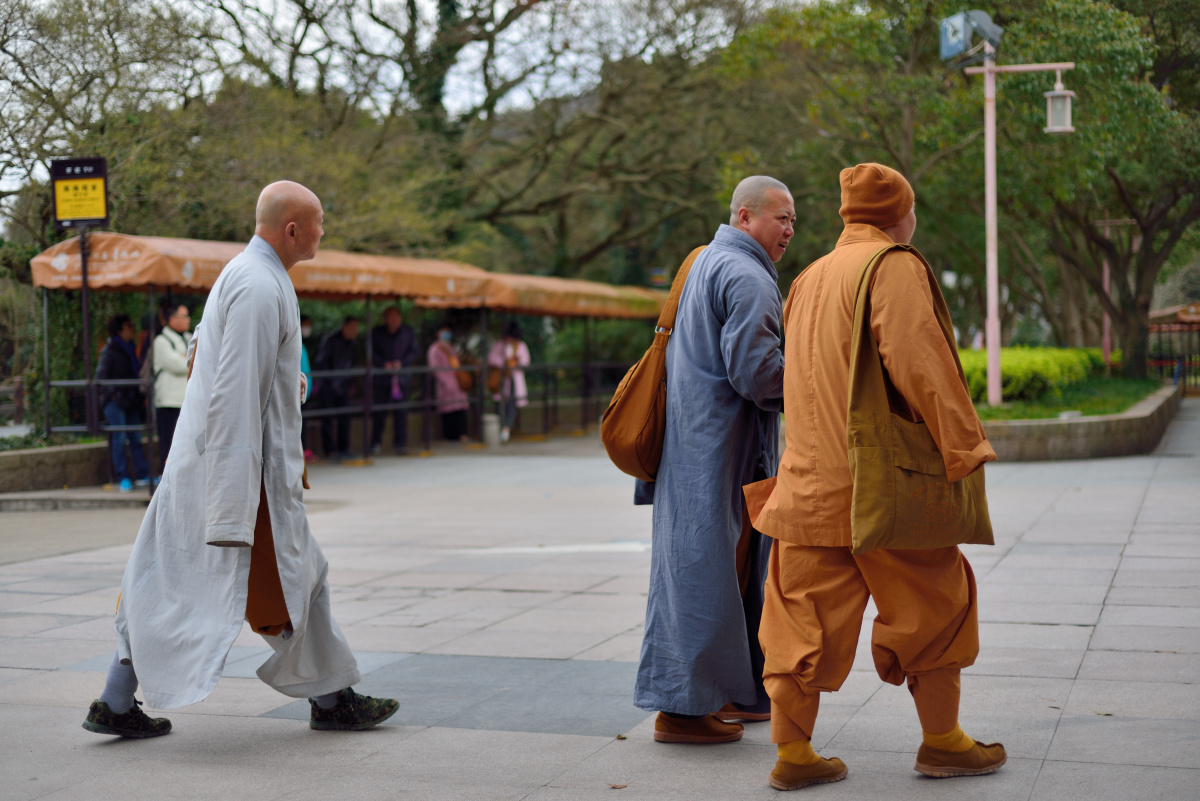 风尘仆仆的出家人