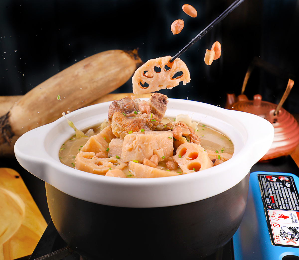 莲藕排骨火锅,精选粉嫩莲藕,猪肉排骨烧制