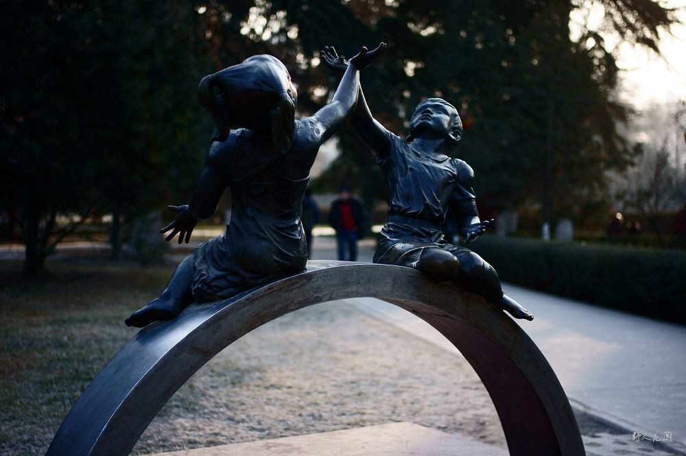 BOY AND GIRL<br />

