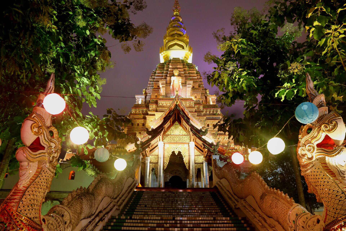 西双版纳大金塔夜景