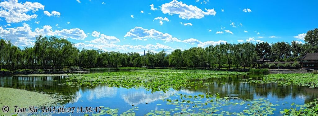 24张拼接合成，颐和园耕织图景区，远眺玉泉山塔影。夏日骄阳，飞云漫天。