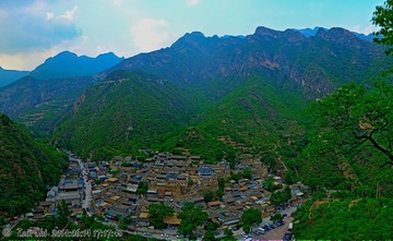 爨底下村全景