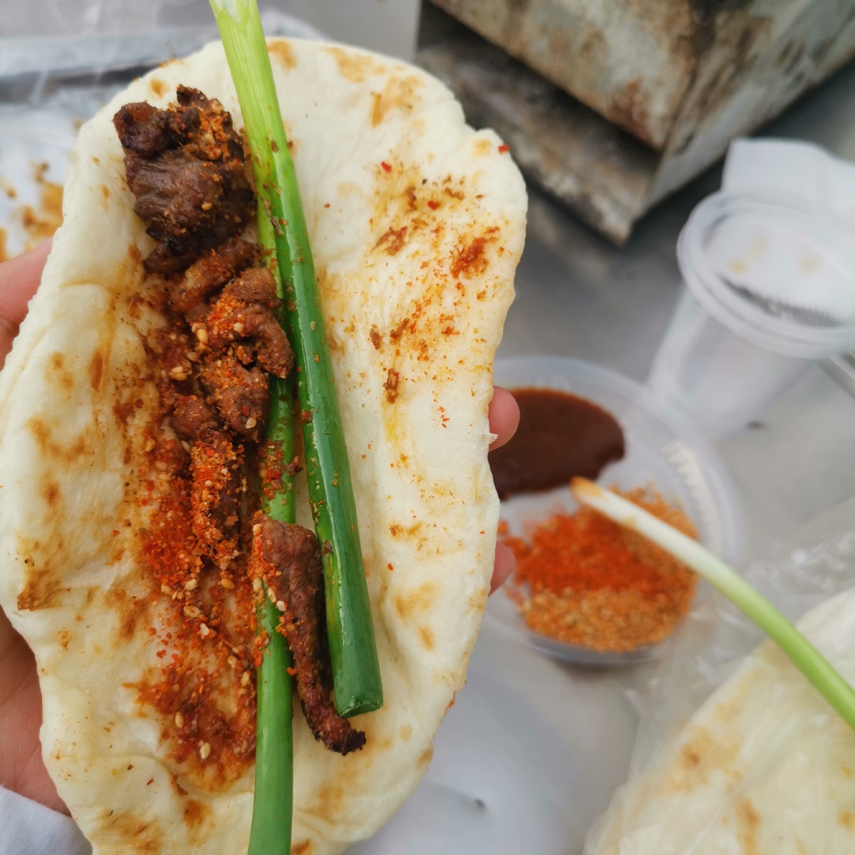 来吃卷小饼的淄博烧烤