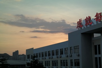118043