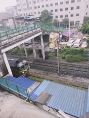 617698