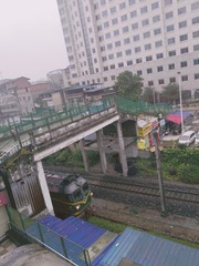 617699