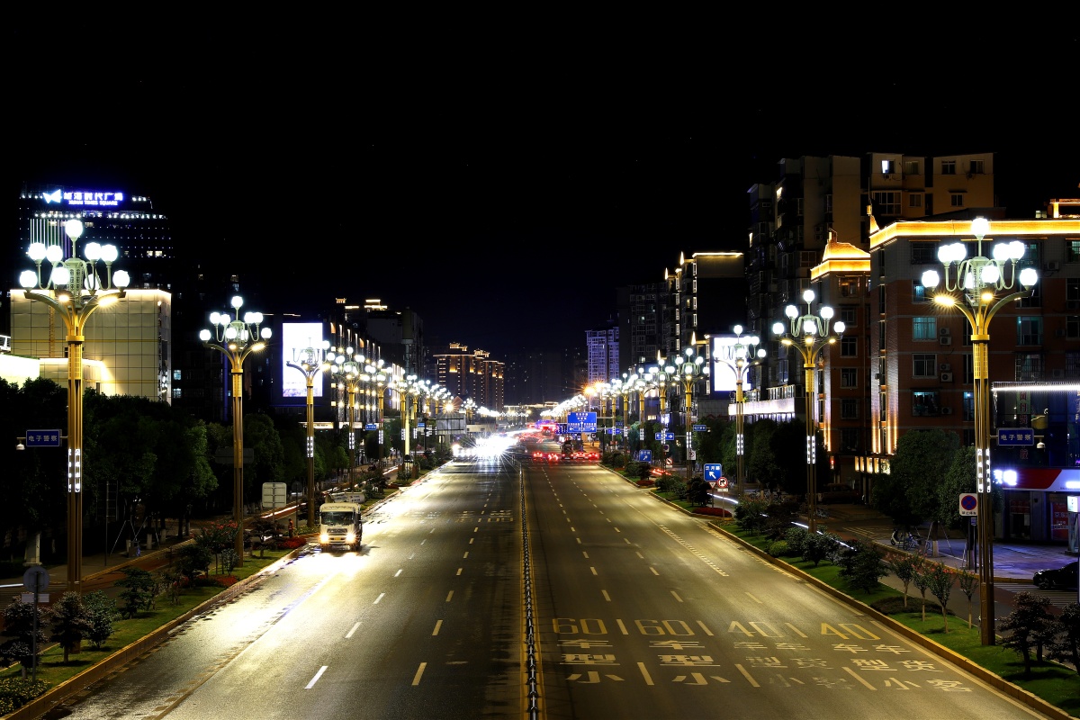 华灯初上之沱江两岸城市之夜成都市简阳市
