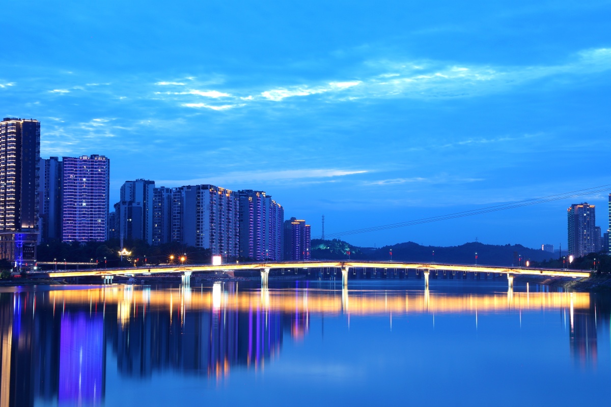 华灯初上之沱江两岸城市之夜成都市简阳市