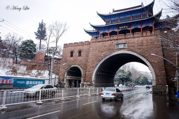 武汉·雪中的铁门关.jpg